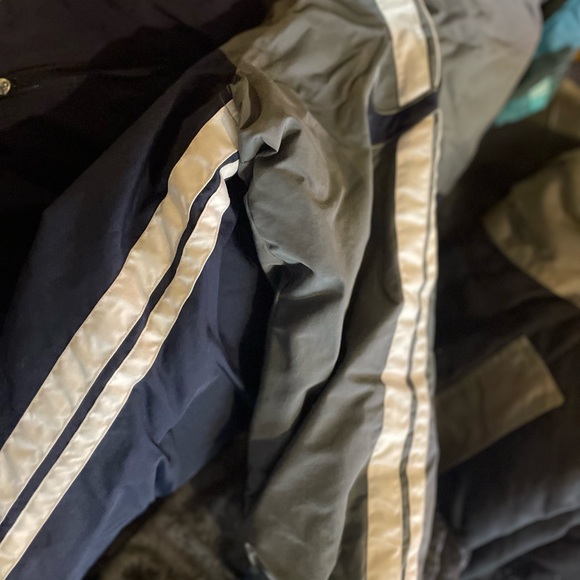 Nike parka. Reversible! Navy & gray with white stripe. Like new! L-XL - Picture 3 of 4